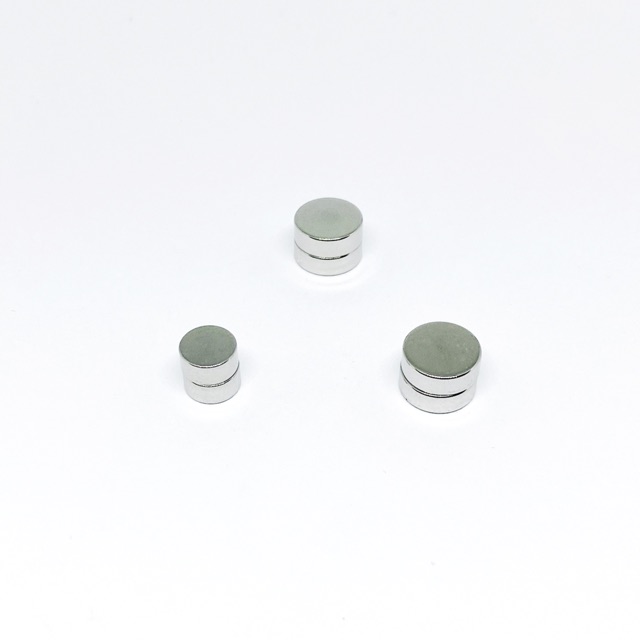 Khuyên tai nam châm bạc