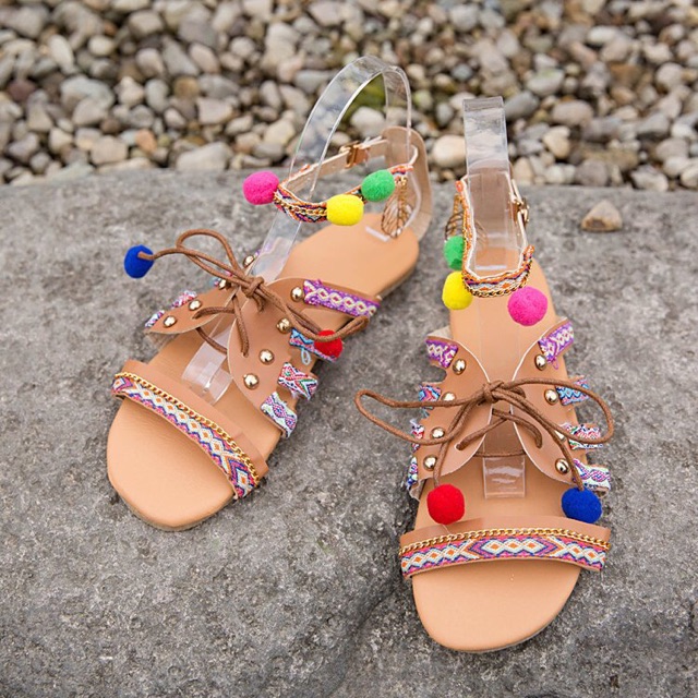Dép boho đính pompom