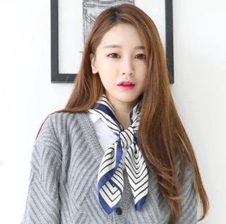 Khăn vuông lụa size 70x70.