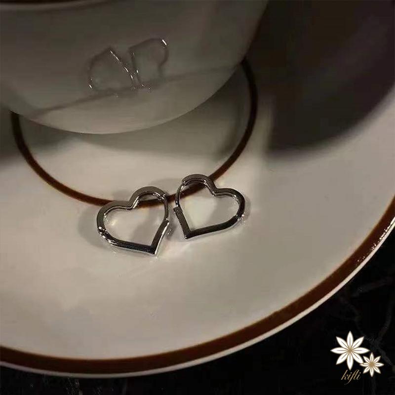 Đôi Khuyên Tai Hình Trái Tim Đơn Giản Thời Trang Hàn Quốc Xinh Xắn Cho Nữ
