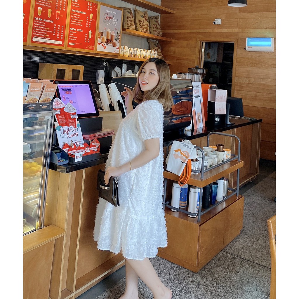 Đầm Bầu cổ chéo trắng sang chảnh