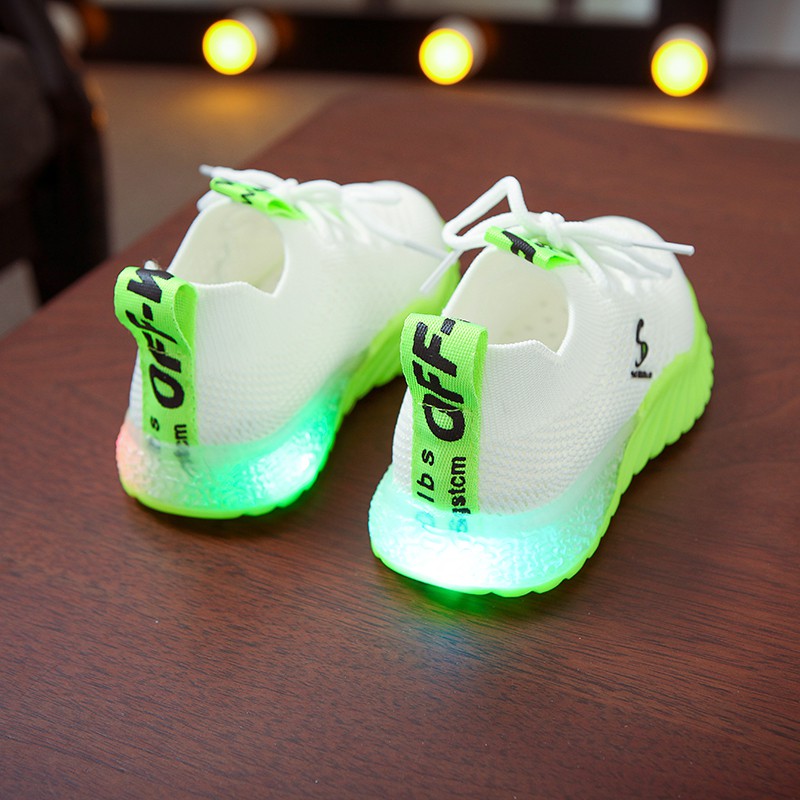 Giày thể thao đế chống trượt có đèn LED dành cho bé