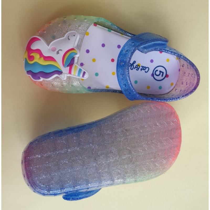 Giày xuất dư cho bé