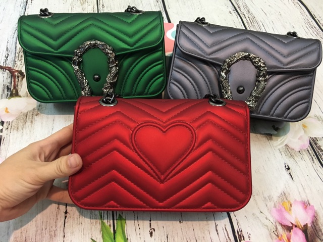 Túi đeo chéo khoá rồng