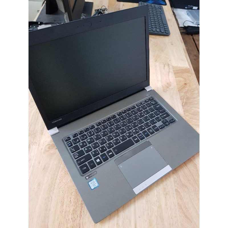Toshiba Z30 gọn nhẹ 1.1kg pin lâu >5h mượt mát bền ổn định | BigBuy360 - bigbuy360.vn