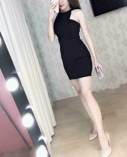 Đầm body cổ yếm