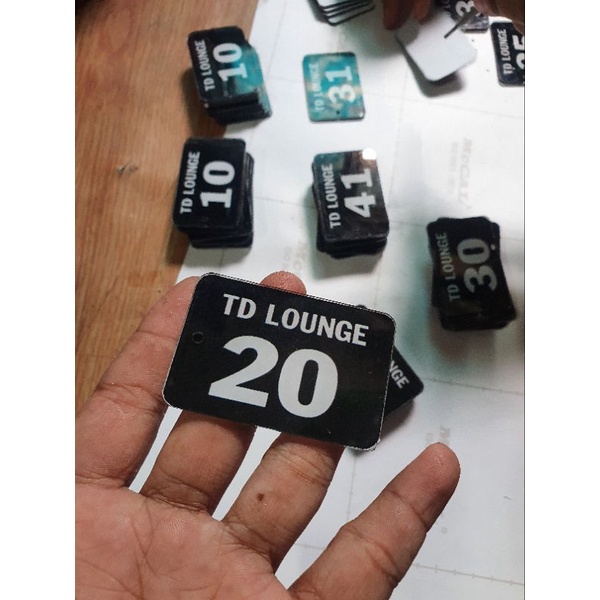 Thẻ mica giữ đồ giữ xe thẻ số