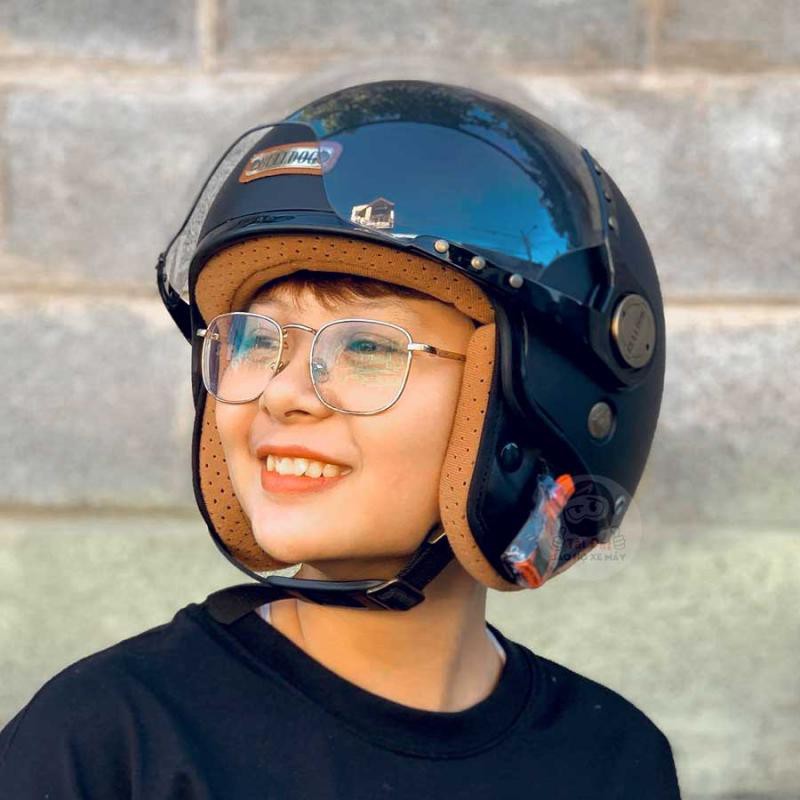 Mũ bảo hiểm Bulldog POM đen bóng kính lửng