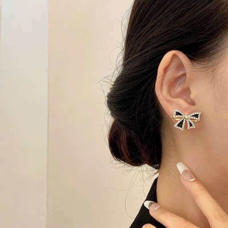 Khuyên tai nữ hình chiếc nơ viền đính đá cute H4