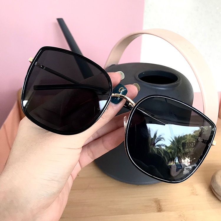 Kính Mát Gọng Kim Loại Tròng Vuông Chống Tia UV400 Phong Cách Retro Thời Trang Cho Nữ
