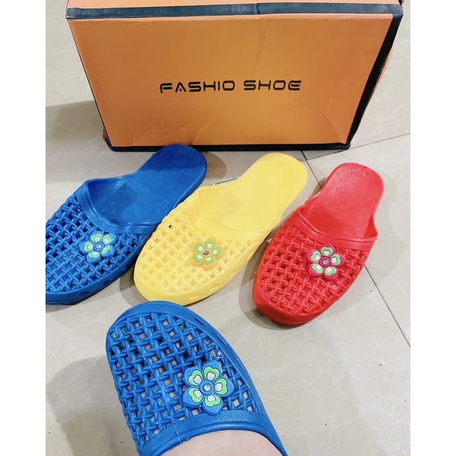 sục lưới  nữ hoa chất liệu nhựa đẹp siêu mềm đế chống trơn trượt thoáng chân