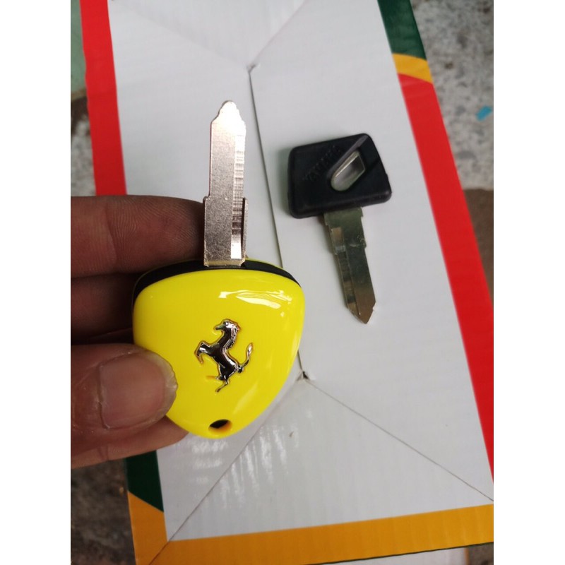 Phôi chìa khoá xe YAMAHA rảnh phải ĐỘ mẫu Ferrari ( tặng kèm 1 chìa nguyên bản )