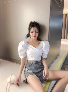 Áo kiểu croptop đắp chéo tay phồng