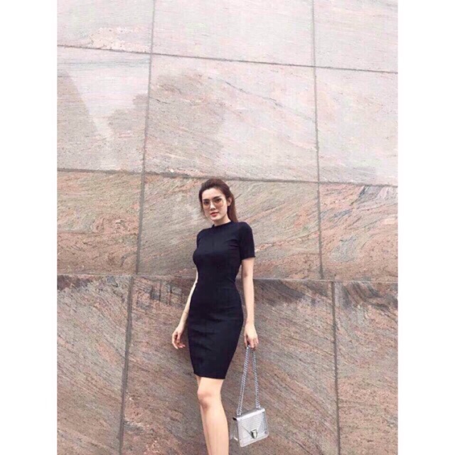 Đầm body len gân dầy dặn hàng sịn chuẩn shop có hai màu đen và nâu Tây ............. hàng đẹp cho các chế iu ...........