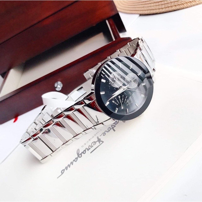 Đồng hồ nam Bulova .