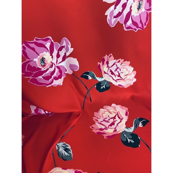 Vải satin lụa nền đỏ hoa hồng may áo dài đầm nữ