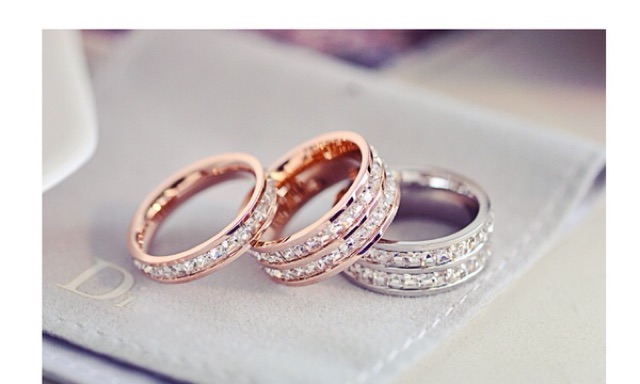 Nhẫn Titan Ko ĐEn 2 Hàng Xoàn Full Đá NT072