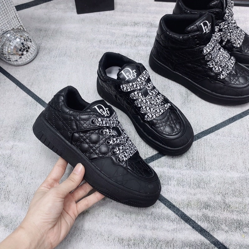 Giày thề thao màu đen hot hit hàng cao cấp fullbox