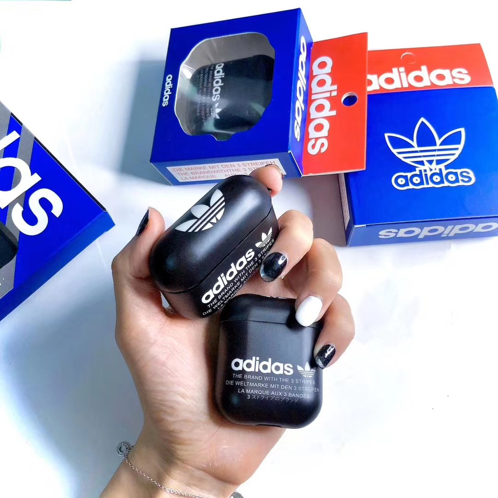 Ốp Bảo Vệ Hộp Đựng Tai Nghe Airpods 1 / 2 / 3 Pro Logo Adidas Có Dây Đeo Chống Mất