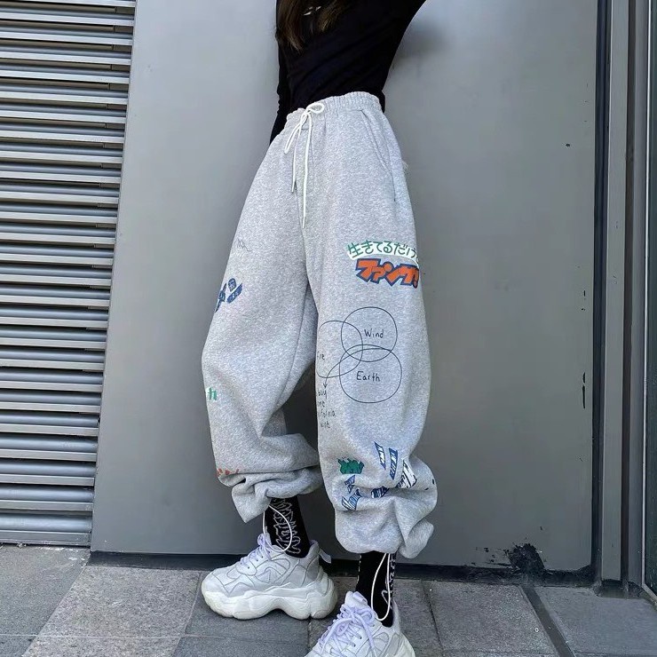 Quần nỉ hình RUBY HOUSE86 Quần thu đông ống rộng lót nỉ, chốt ống, in sắc nét, 2 màu Đen Xám hot hit