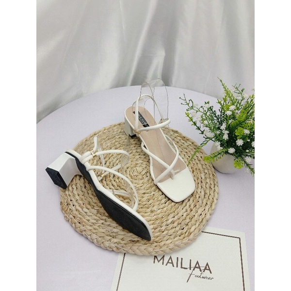 Sandal xỏ ngón gót vuông 4 phân