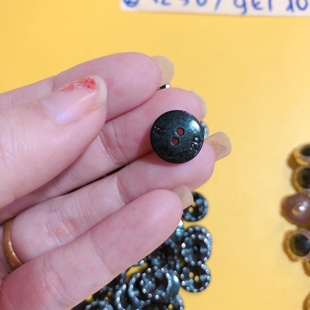 Combo 10 nút áo đen loại mới