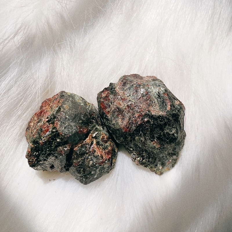 Garnet thô - Ngọc Hồng Lựu thô tiếp động lực, sinh khí, sức sáng tạo