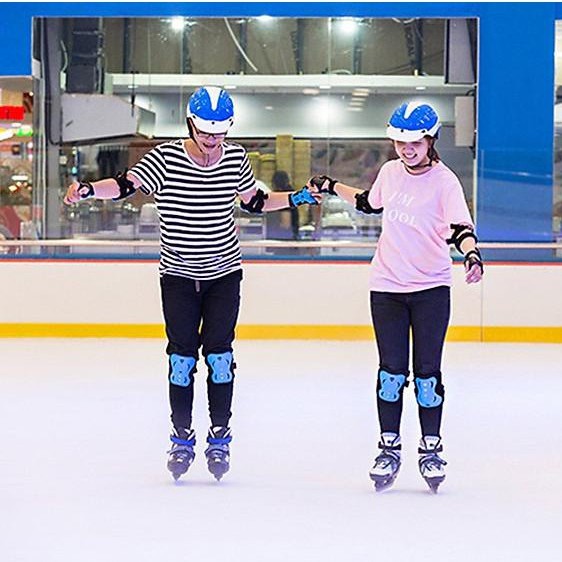 HCM [E-Voucher] Vé vào cửa, giày trượt, 1 đôi vớ trẻ dưới 140cm Sân băng Vincom Ice Rink Landmark 81 - Thứ 7 và chủ nhật