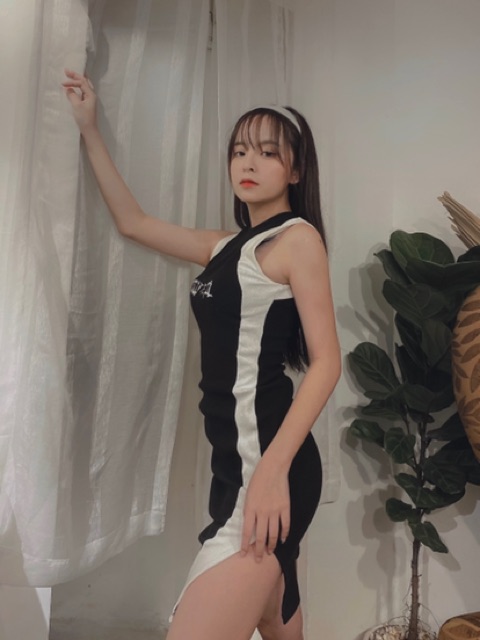 Đầm ôm xẻ tà