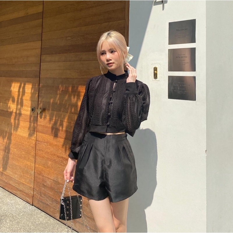 Áo crop ren Rin top