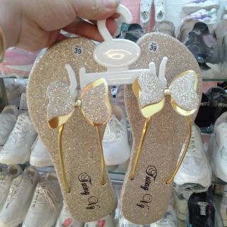 Dép kiểu nữ