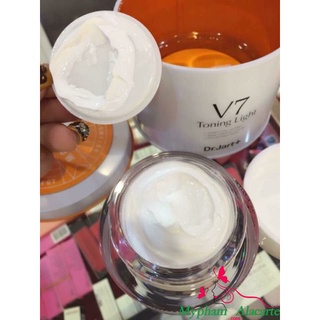 Kem Dưỡng Da mặt V7 Toning Light 50g
