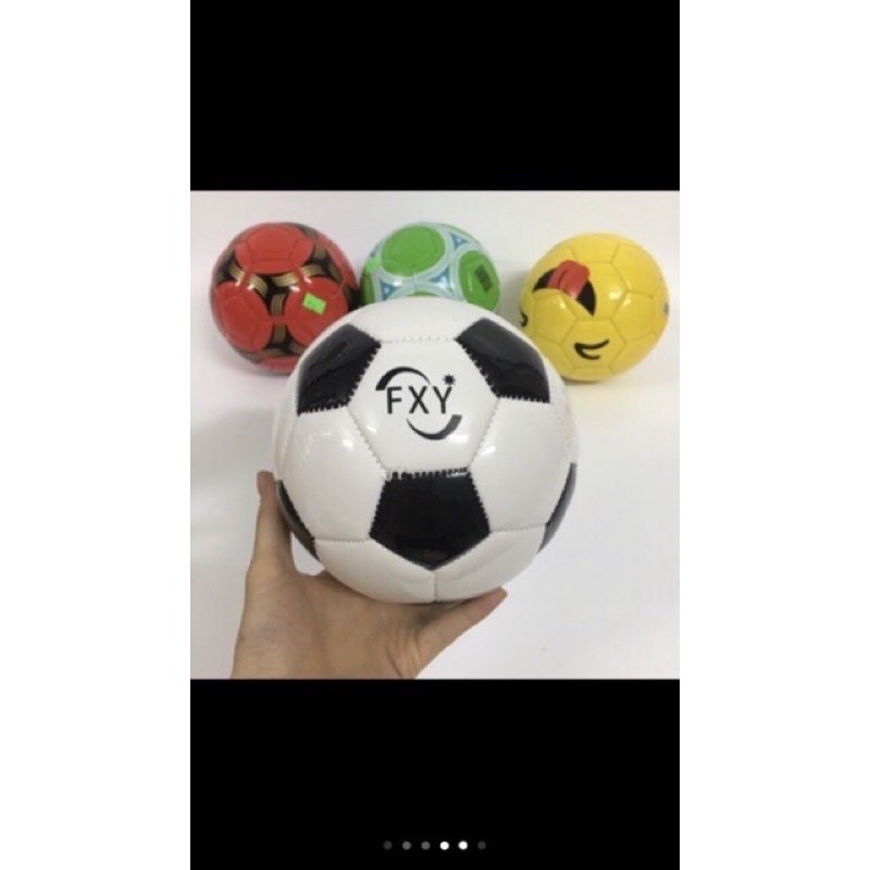 Bóng đá size bé cho bé