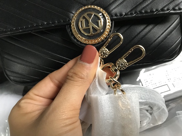 Túi LYN huy hiệu size 18