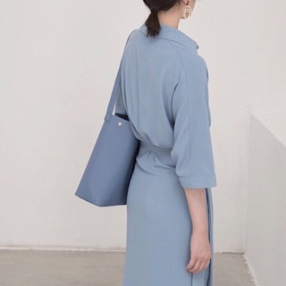 Đầm xanh đậm cổ bẻ đắp tà