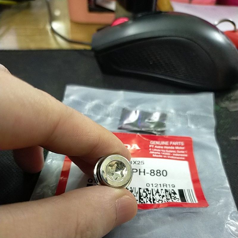 Ốc heo dầu trước Vario 125 150 Sonic 150