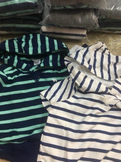 Set 2 áo nỉ mũ xuất dư