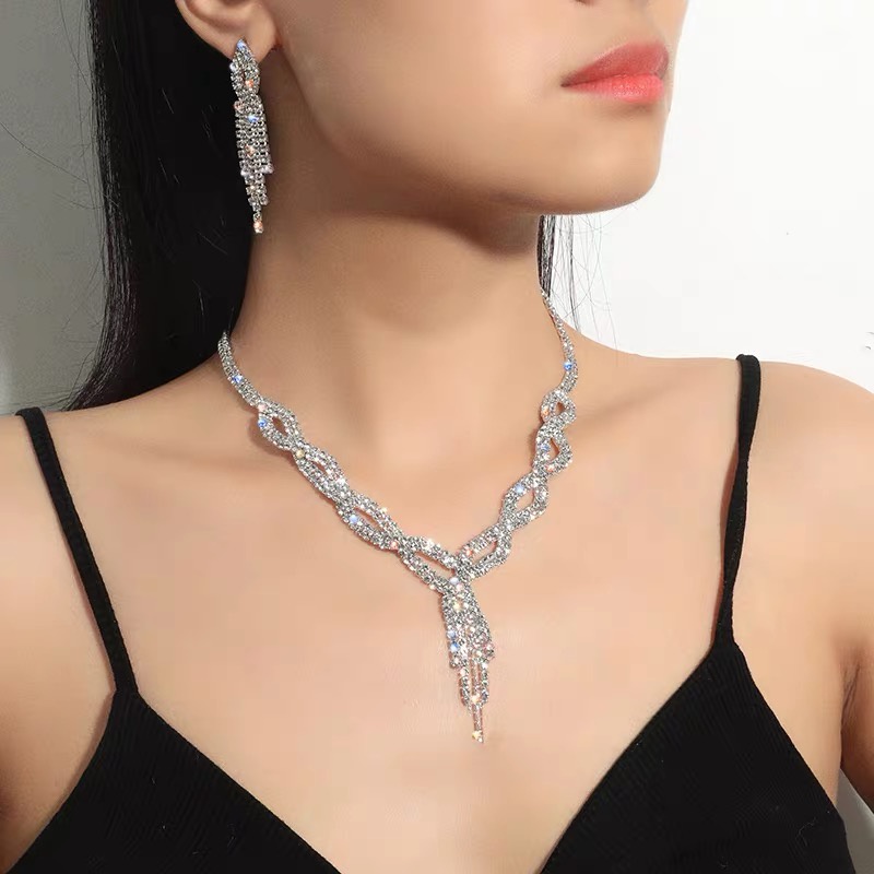 Bộ vòng cổ + bông tai đính đá sang trọng cho cô dâu