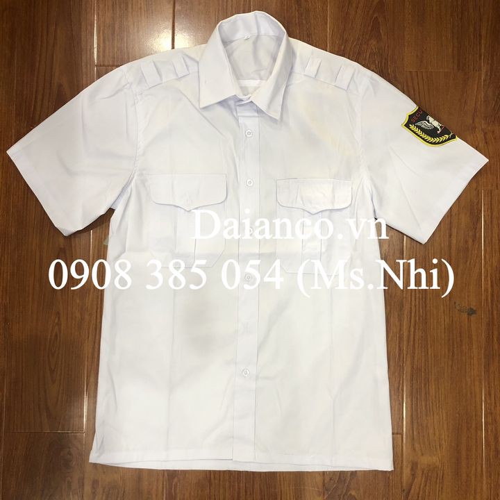 Áo bảo vệ ngắn tay vải si màu trắng kèm logo tay- Hình thật