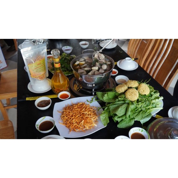 Lẩu bò đông trùng hạ thảo lẩu nóng rất ngon gồm bò tơ củ chi và nấm đông trùng hạ thảo tươi chỉ giao hoả tốc tphcm | BigBuy360 - bigbuy360.vn