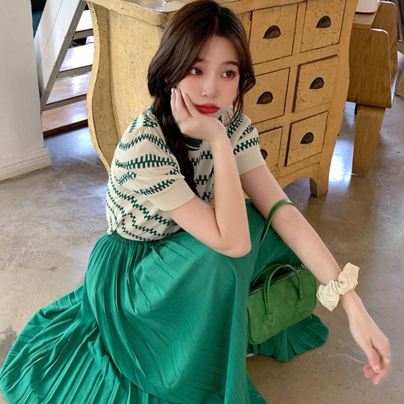 Áo thun dệt kim tay ngắn cổ tròn hoạ tiết kẻ sọc thiết kế dáng rộng thoải mái