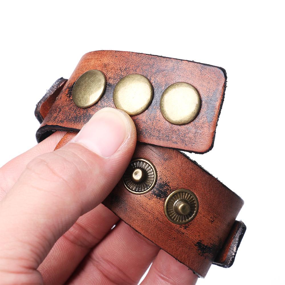 Vòng Đeo Tay Bằng Da Bản Rộng Có Khóa Hợp Kim Điều Chỉnh Được Phong Cách Punk