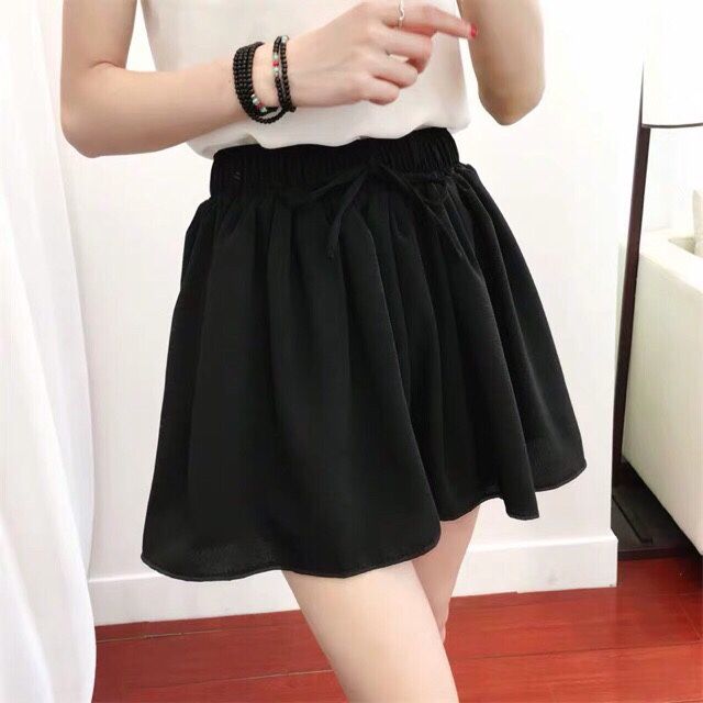Quần đùi nữ ống rộng giả váy màu đen