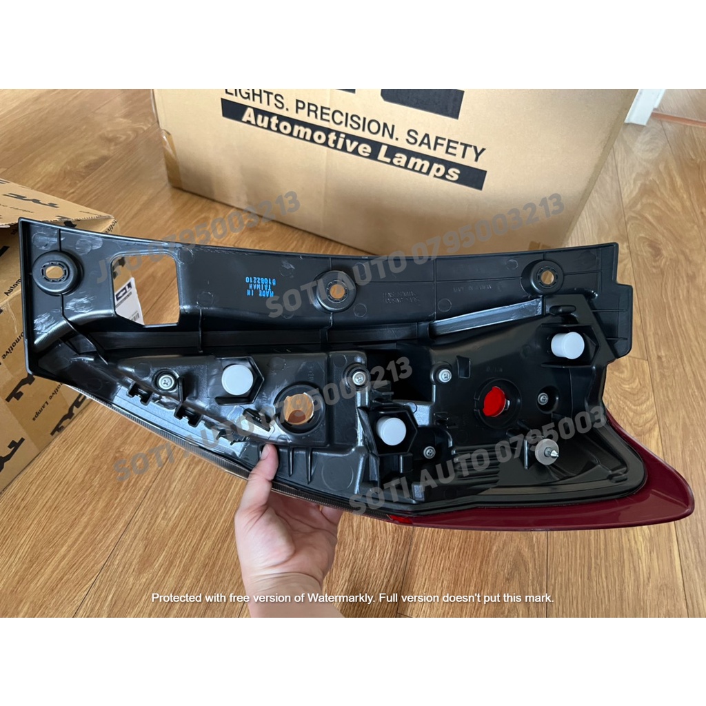 Đèn hậu Toyota Innova