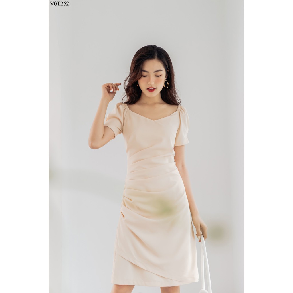 TIIN STORE Váy cổ tim chun vai thân xếp ly chéo by Tiin | BigBuy360 - bigbuy360.vn