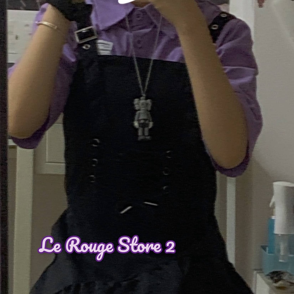 Set nữ thời trang gồm áo sơ mi tím dáng ngắn + váy yếm hai dây đen vạt chéo phong cách girl crush