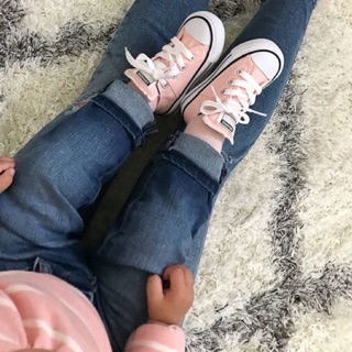 Giày converse cho bé màu đen và trắng