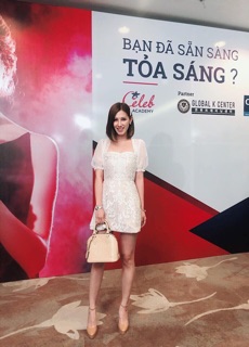 ĐẦM REN TRẮNG TAY BỒNG