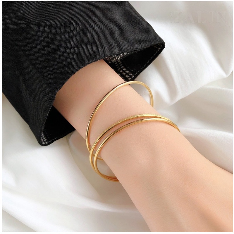 Bộ 3 Vòng Tay Nữ Titan Không Rỉ Hình Tròn Chạm Cát TT 4115