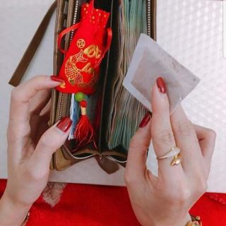 Túi đỏ bỏ ví hút tiền ALOFA ( combo 1 túi gấm đỏ+4 gói bột tài lộc)